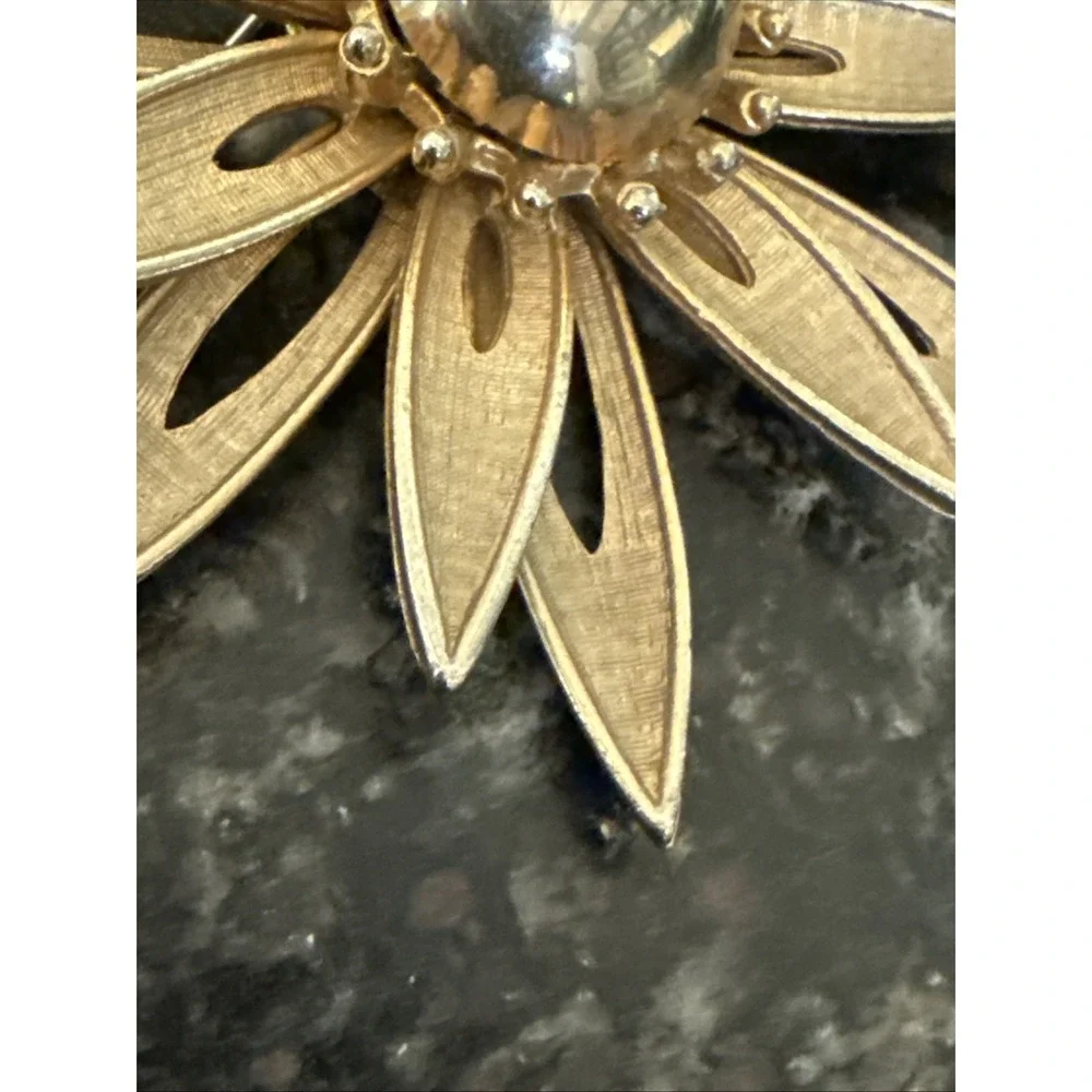 VTG Gold Tone Sunburst Starburst Flower Brooch Large Statement Pin